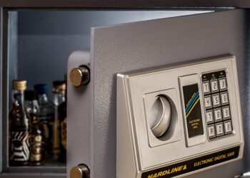 Are Robo-Advisors Safe? 5 Key Factors to Consider Before You Invest