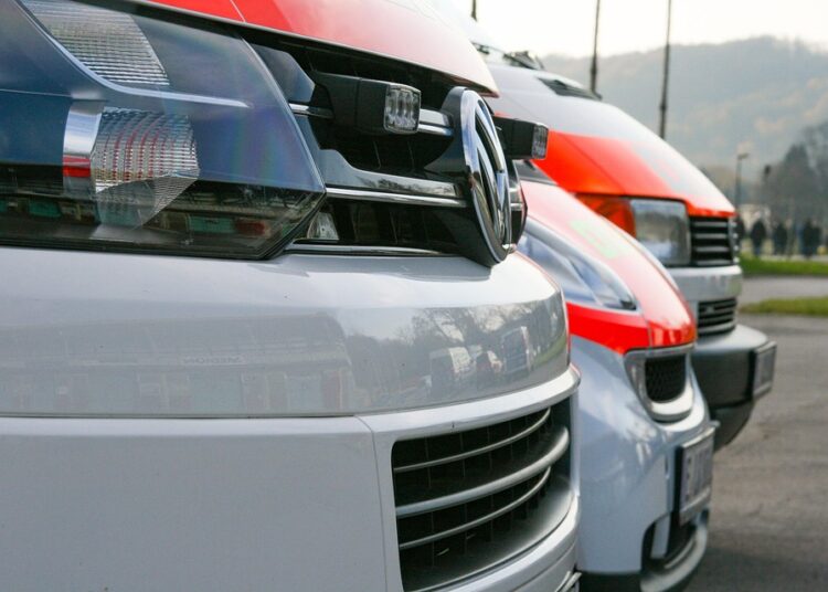 Emergency Fund vs. Savings: How to Choose the Right Financial Safety Net for You Emergency Fund vs. Savings: How to Choose the Right Financial Safety Net for You