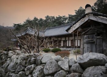 How to Save for a House: A Step-by-Step Guide for Beginners in 2023