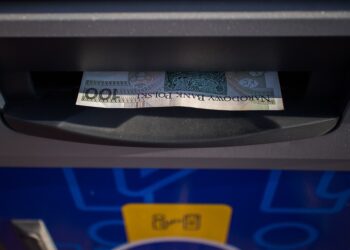 How to Stop Living Paycheck to Paycheck: 7 Essential Steps to Financial Freedom