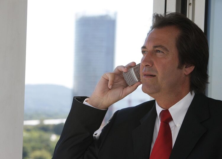 What is a Stock Broker? A Complete Beginner’s Guide to Understanding the Basics