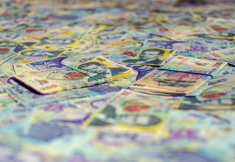 10 Creative Ways to Save Money on Clothing Without Sacrificing Style