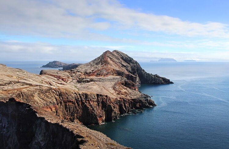 10 Essential Frugal Travel Tips to Stretch Your Budget Further 10 Essential Frugal Travel Tips to Stretch Your Budget Further