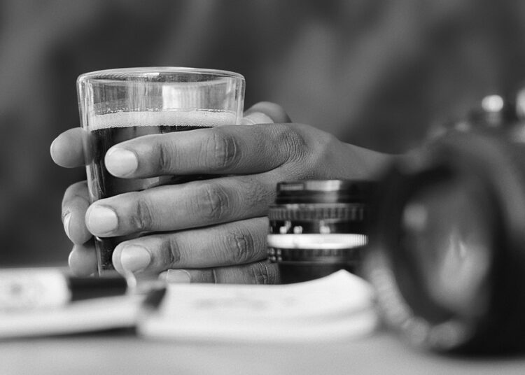 How to Decide: Should You Pause Investing to Build Your Emergency Fund?