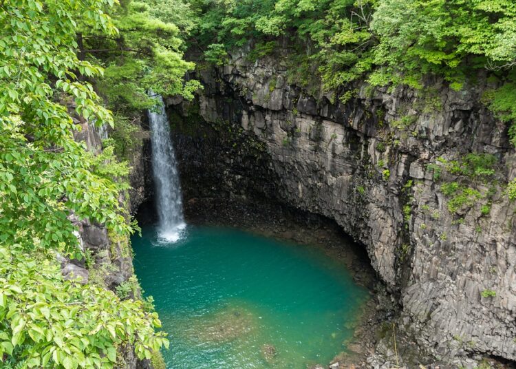 How to Do a Spending Freeze: A Step-by-Step Guide to Crushing Your Debt