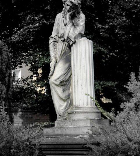 Rich vs. Wealthy: 5 Key Differences You Need to Know Rich vs. Wealthy: 5 Key Differences You Need to Know