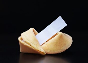 Target-Date Fund vs. Building Your Own Portfolio: Which Investment Strategy Suits You Best?