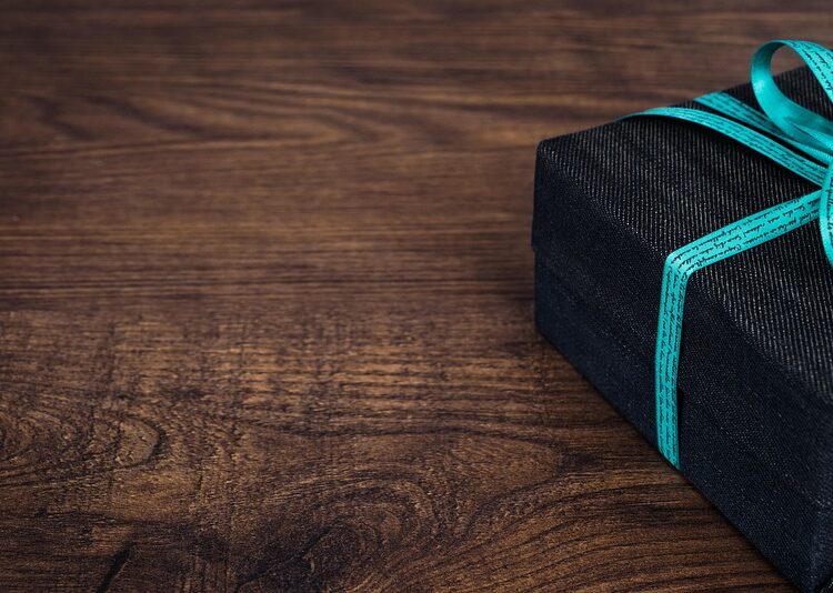 10 Creative Frugal Gift Ideas That Won’t Break the Bank