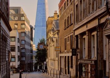 10 Signs You’re Not Just Frugal: Discover the Opposite Behavior You Might Be Exhibiting