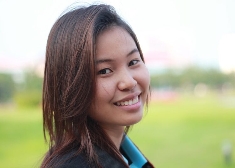 10 Simple Steps: How to Be Happy with Less in a Materialistic World