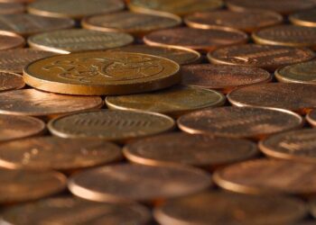 How to Determine a Healthy Net Worth Growth Rate: A Comprehensive Guide