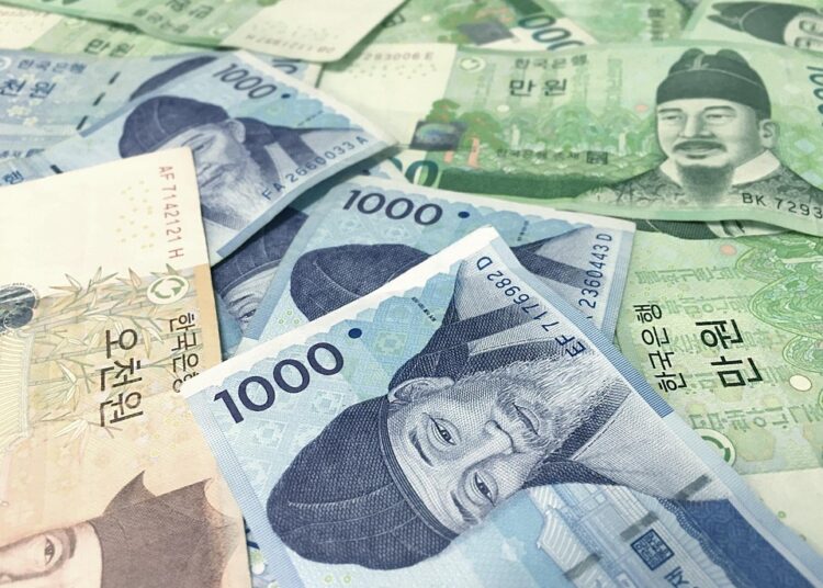 How to Invest Your First 00: A Beginner’s Guide to Smart Investing How to Invest Your First 00: A Beginner’s Guide to Smart Investing