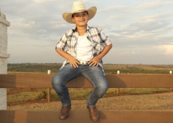 How to Raise Money-Savvy Kids: A Step-by-Step Guide for Parents