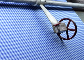 What is a Traveler’s Check? Understanding This Safe Travel Option for Your Next Adventure