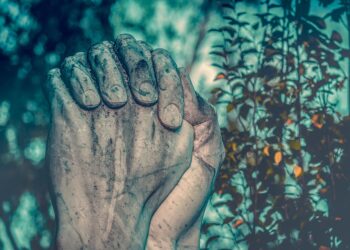 10 Common Limiting Money Beliefs That Are Holding You Back (And How to Break Free)