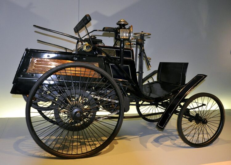 10 Essential Financial Goals Every 20-Something Should Set for a Secure Future