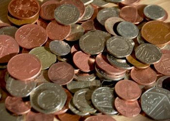 5 Proven Strategies to Successfully Balance Debt Payoff and Saving