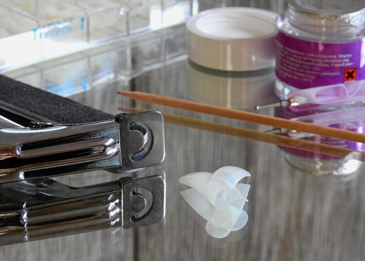 How to Build a Chic Wardrobe on a Budget: Expert Frugal Fashion Tips