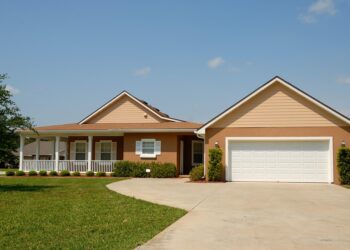 How to Host a Flawless Garage Sale: Expert Tips for Success