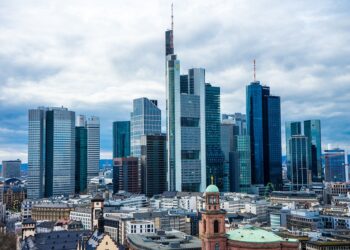 Top 10 Best Banks for Emergency Funds in 2025: Where to Park Your Money Safely