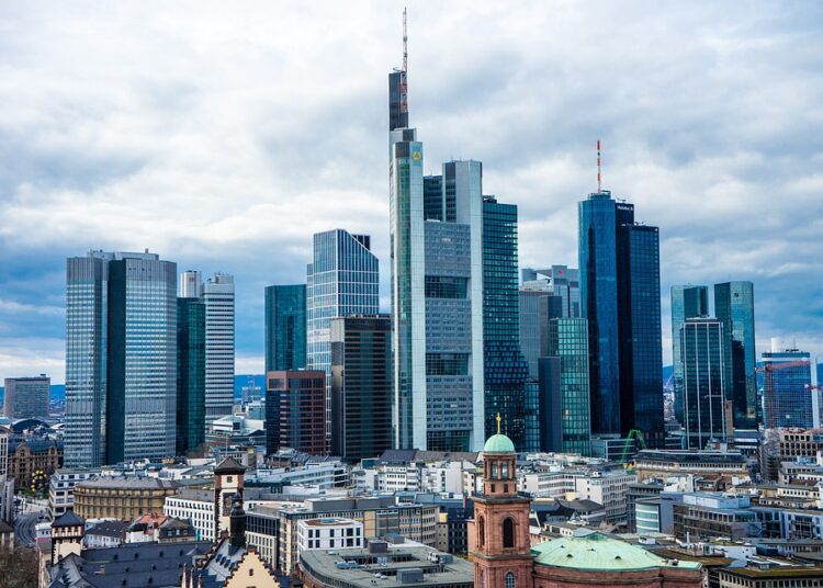 Top 10 Best Banks for Emergency Funds in 2025: Where to Park Your Money Safely