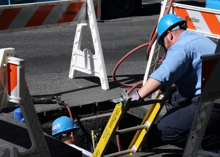 Top 5 Risks of Investing Your Emergency Fund and How to Avoid Them