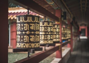 What is a Money Mantra? 7 Powerful Phrases to Attract Wealth and Prosperity