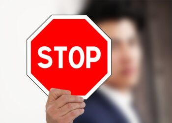 10 Practical Tips on How to Stop Overspending and Save Big