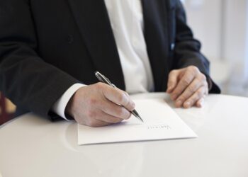 5 Key Benefits of Using Smart Contracts in Your Business Today