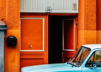 Can You Pick Your Own Stocks with a Robo-Advisor? Discover the Truth!