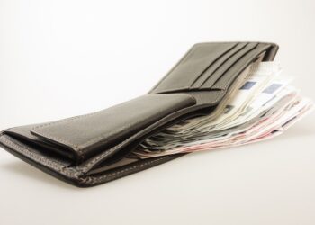 How to Save Money: 7 Simple Habits to Give Up Right Now