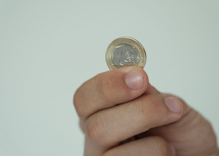 Saving Money on a Tight Budget: 7 Creative Hacks You Need to Try Today