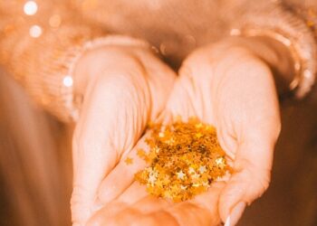 10 Essential Tips for Budgeting Your Holiday Spending Without Sacrificing Joy