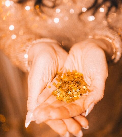 10 Essential Tips for Budgeting Your Holiday Spending Without Sacrificing Joy