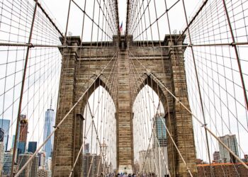 10 Essential Tips for Setting Realistic Goals to Build Your Emergency Fund Fast