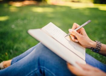 10 Powerful Journaling Prompts to Transform Your Money Mindset