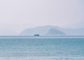 10 Ways Minimalism Boosts Your FIRE Journey: Embrace Simplicity for Financial Freedom