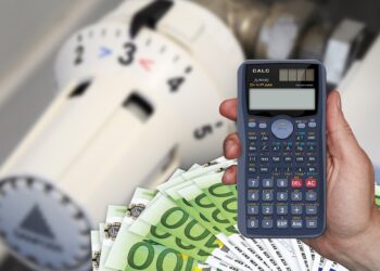 5 Key Differences Between High-Yield Savings and Regular Savings Accounts You Need to Know