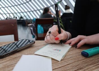 How to Boost Your Bank Account: 7 Passive Income Streams for Busy Students