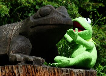 Is Money Causing Tension in Your Relationship? Here’s How to Discuss It Openly