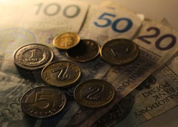 Struggling with Debt? Here’s How to Change Your Money Habits for Good!