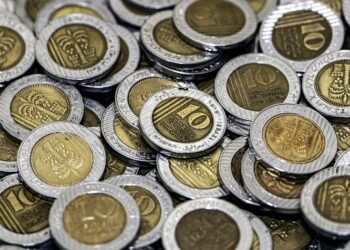 The Ultimate Guide to Saving Half Your Income: Simple Tips for Financial Freedom