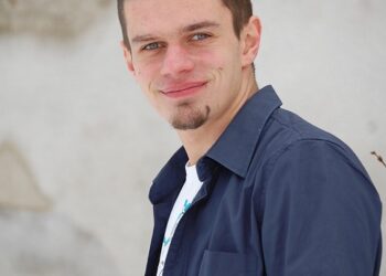 Top 7 Robo-Advisors with Thematic Investing Options: Which One is Right for You?