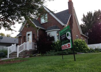 How to Choose the Right Mortgage: Essential Tips for First-Time Buyers