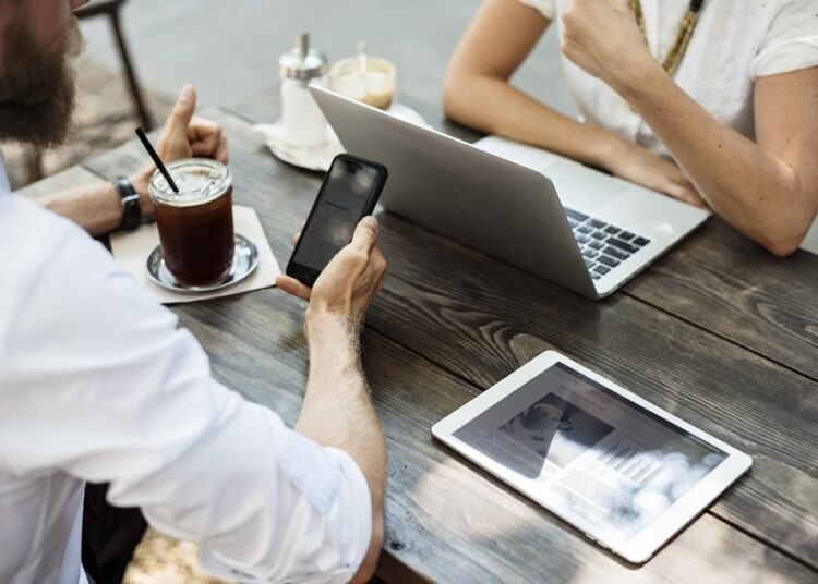 Are You Struggling with Debt? Discover the Benefits of Joining Frugal Living Communities Online