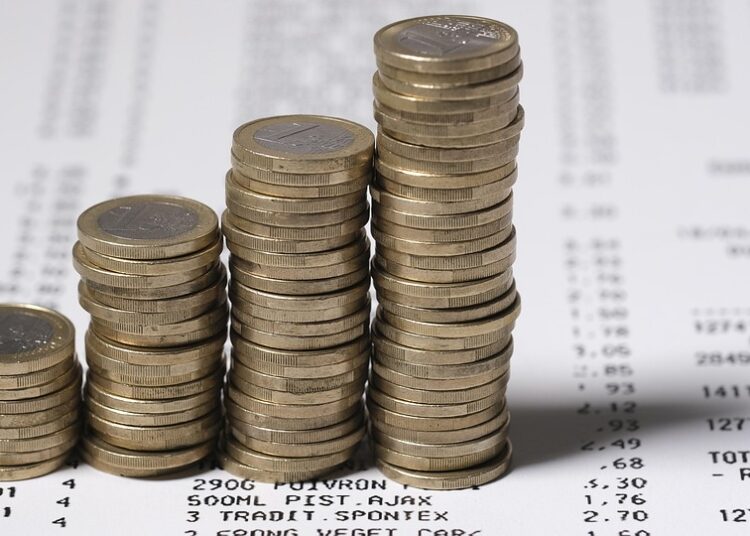 Feeling Stretched? 7 Common Budgeting Mistakes to Avoid When You’re Low on Cash Feeling Stretched? 7 Common Budgeting Mistakes to Avoid When You’re Low on Cash